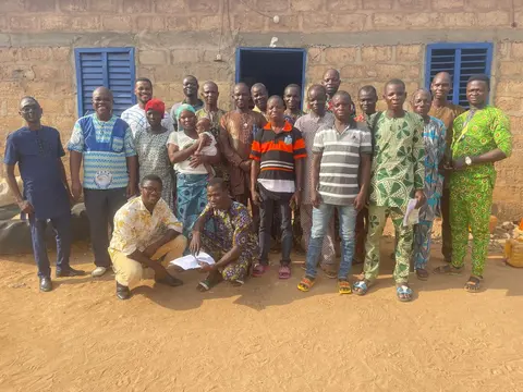 Photo d'ensemble des participants à l'atelier de formation sur le guide d'orthographe